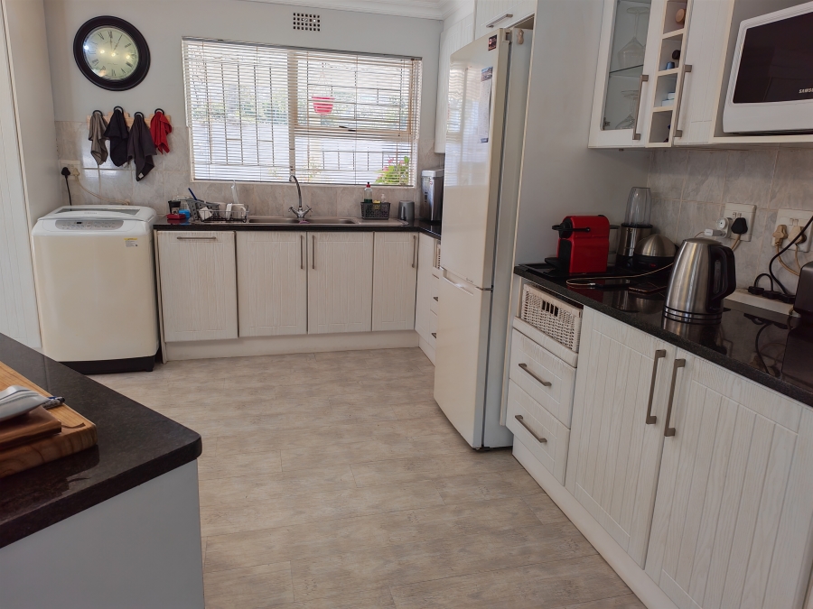 3 Bedroom Property for Sale in Palmiet Western Cape